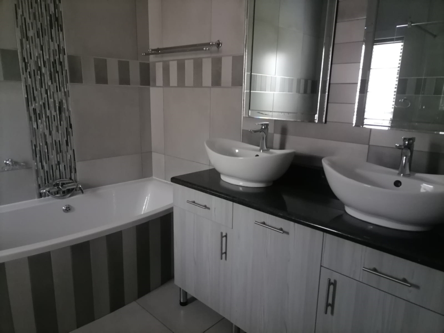 3 Bedroom Property for Sale in Geelhoutpark North West